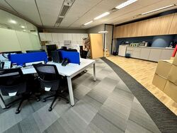 Hsbc Building (D1), Office #585379681